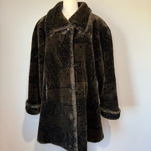Luxurious Faux Fur Coat in Brown